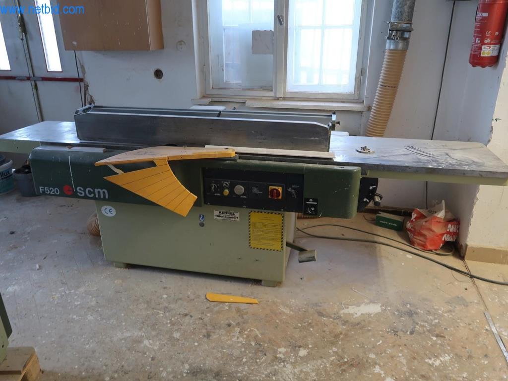 Maschinen einer Tischlerei-1