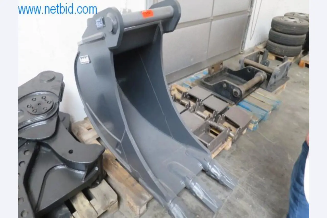 Anbaugeräte für Baumaschinen-4