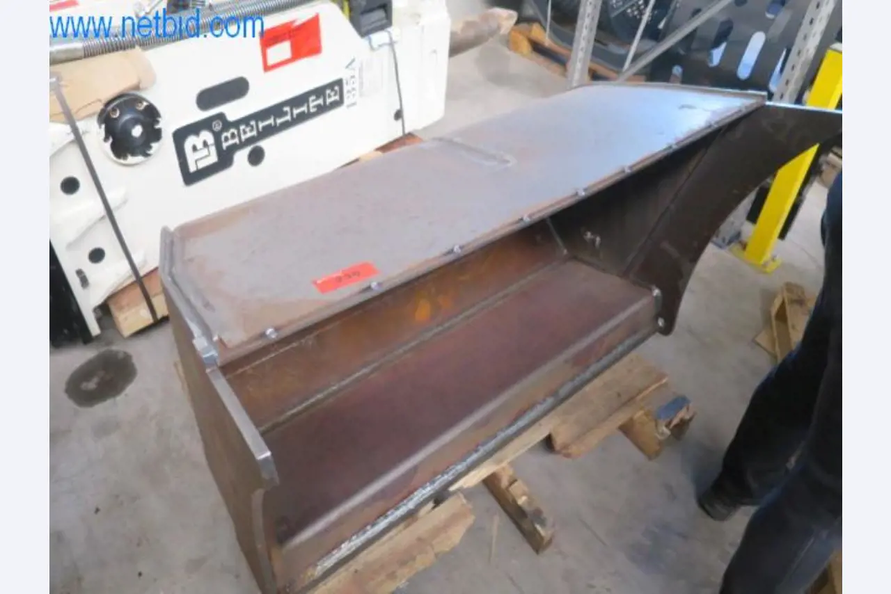 Anbaugeräte für Baumaschinen-1