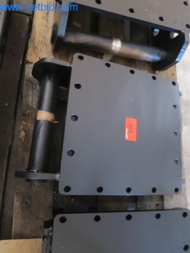 Anbaugeräte für Baumaschinen-2