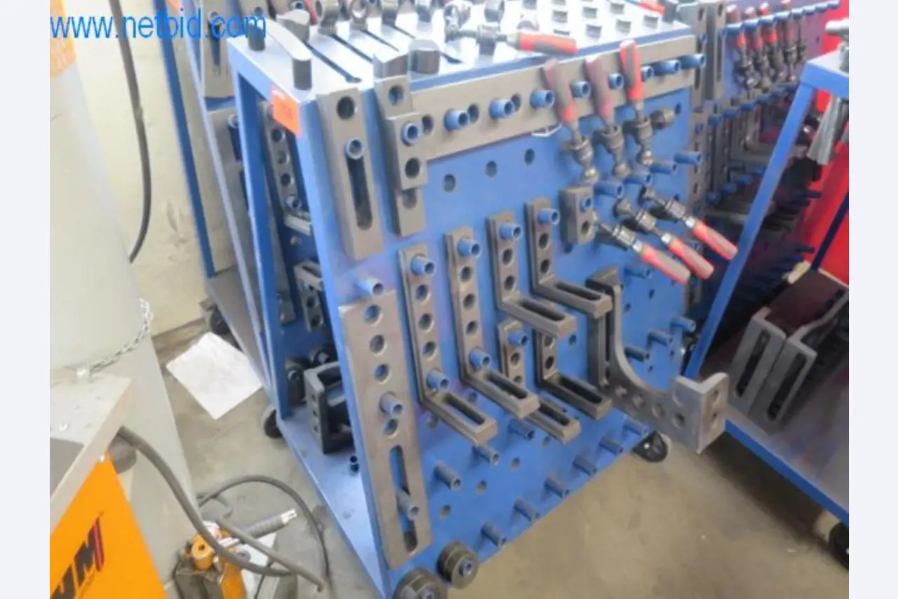 Anbaugeräte für Baumaschinen-1