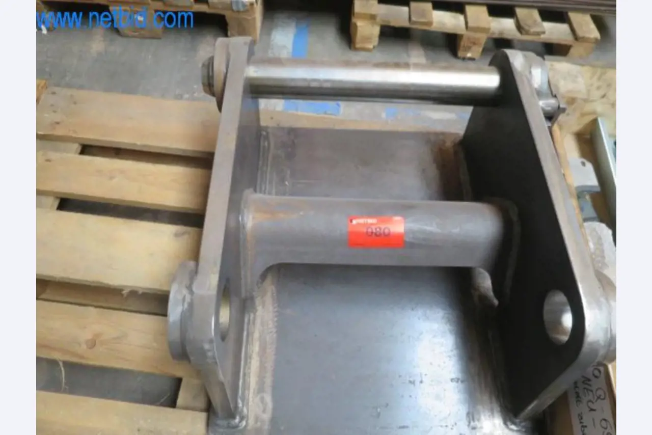 Anbaugeräte für Baumaschinen-1