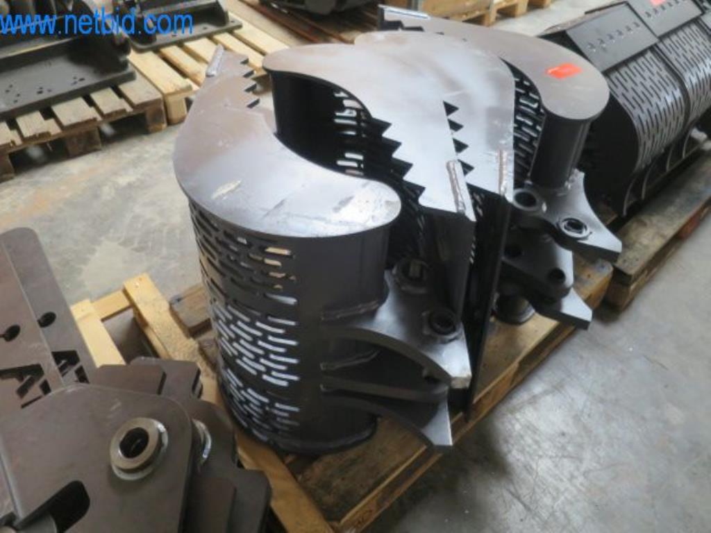 Anbaugeräte für Baumaschinen-1