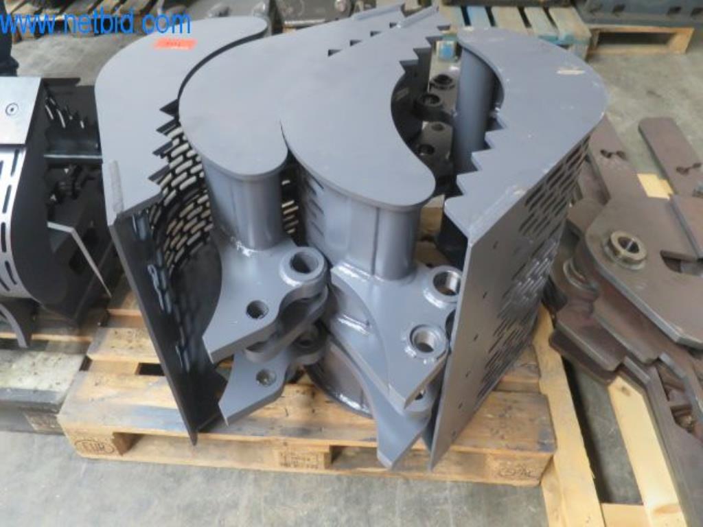 Anbaugeräte für Baumaschinen-2