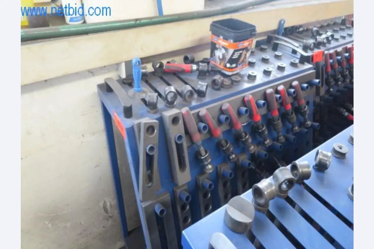 Anbaugeräte für Baumaschinen-1