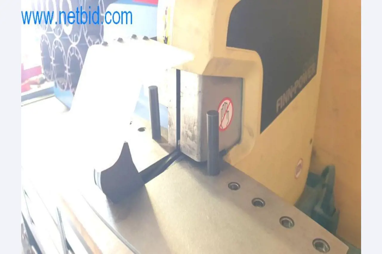 Anbaugeräte für Baumaschinen-2