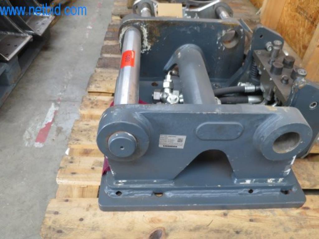 Anbaugeräte für Baumaschinen-2