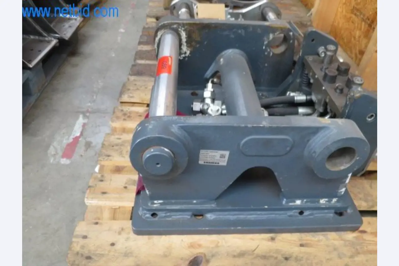 Anbaugeräte für Baumaschinen-2