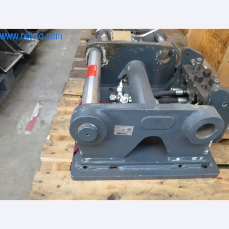 Anbaugeräte für Baumaschinen-2