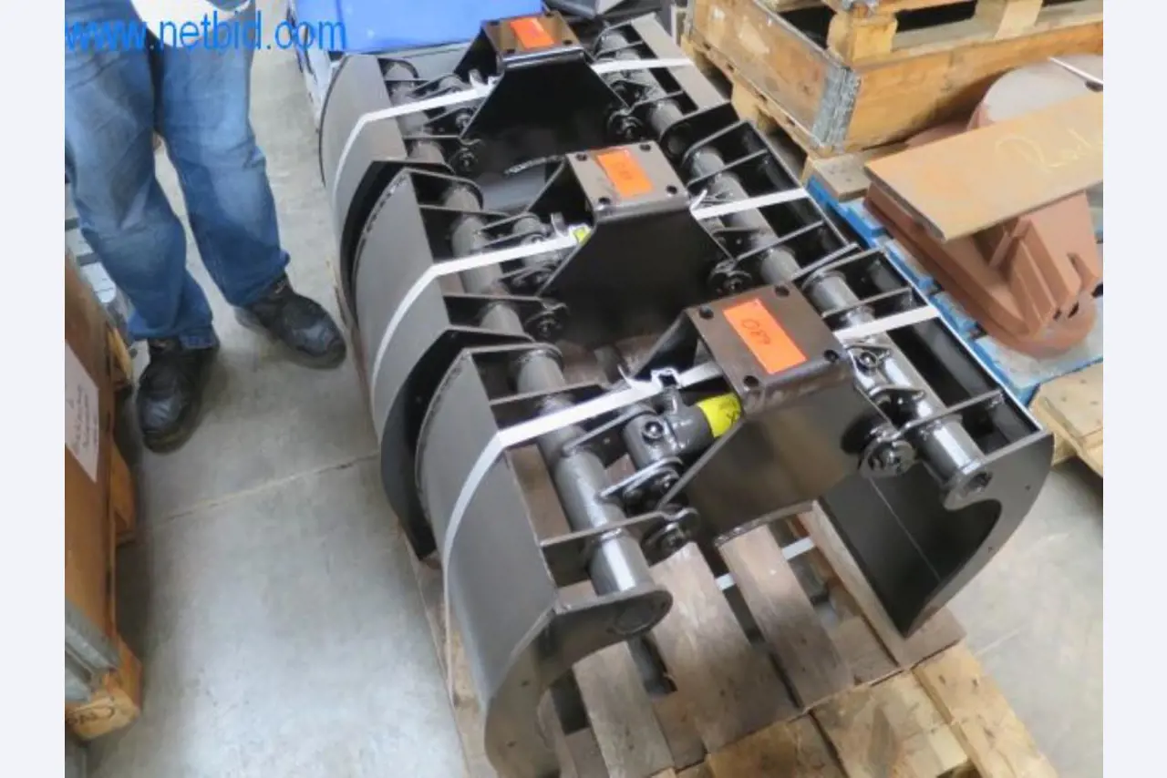 Anbaugeräte für Baumaschinen-1