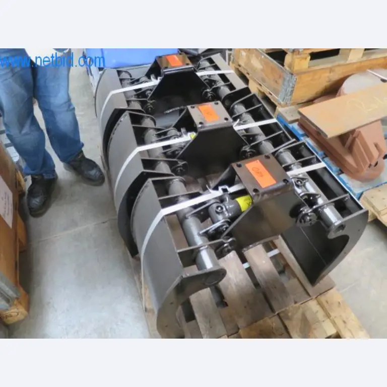 Anbaugeräte für Baumaschinen-1