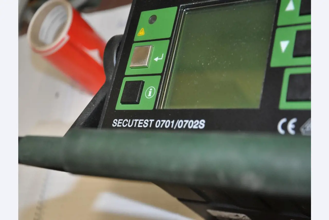 Tischlereimaschinen aus der Lehrwerkstatt einer beruflichen Schule-1