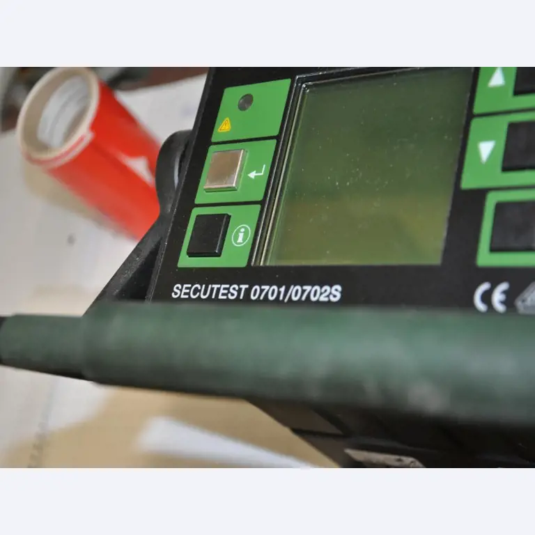 Tischlereimaschinen aus der Lehrwerkstatt einer beruflichen Schule-1