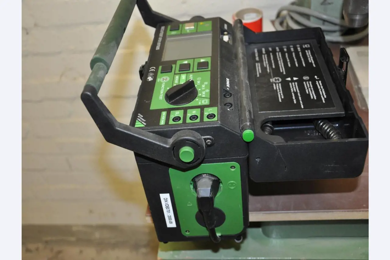 Tischlereimaschinen aus der Lehrwerkstatt einer beruflichen Schule-2