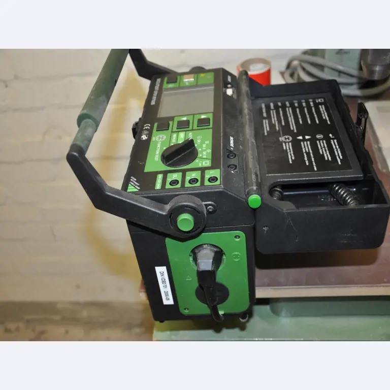 Tischlereimaschinen aus der Lehrwerkstatt einer beruflichen Schule-2