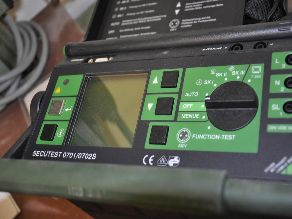 Máquinas de carpintería del taller de formación de una escuela profesional-1