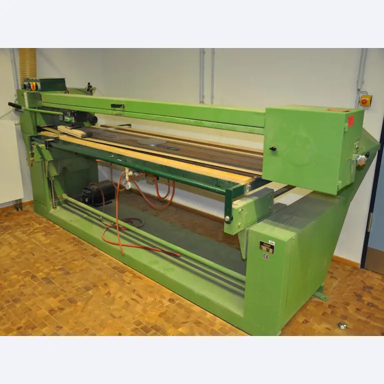 Tischlereimaschinen aus der Lehrwerkstatt einer beruflichen Schule-1