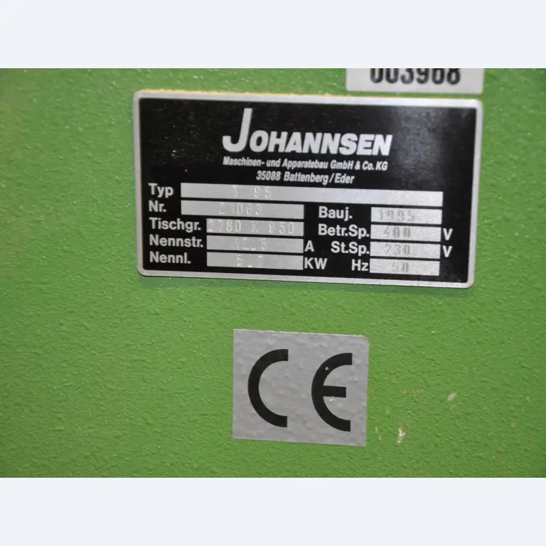 Tischlereimaschinen aus der Lehrwerkstatt einer beruflichen Schule-2