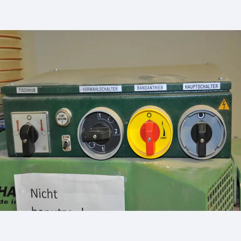 Tischlereimaschinen aus der Lehrwerkstatt einer beruflichen Schule-4