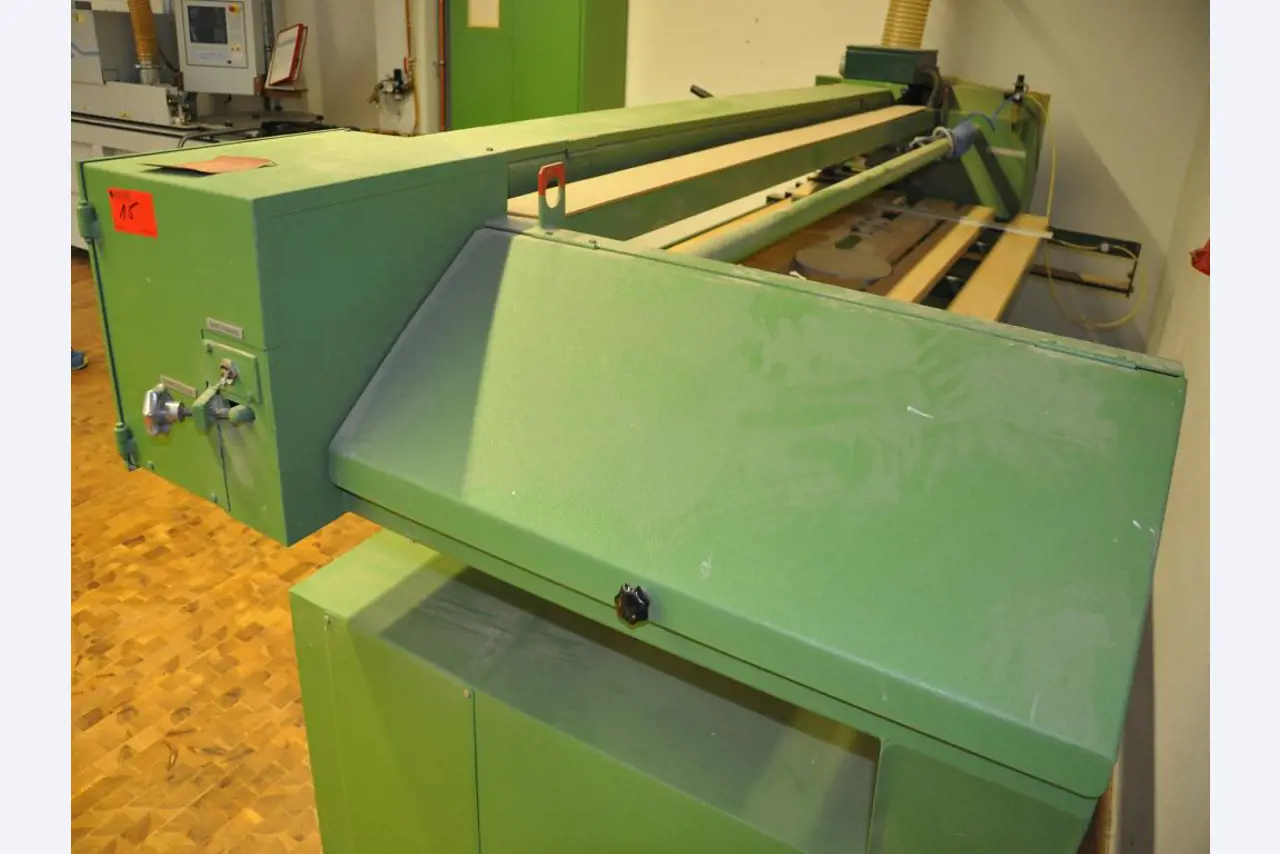 Tischlereimaschinen aus der Lehrwerkstatt einer beruflichen Schule-5
