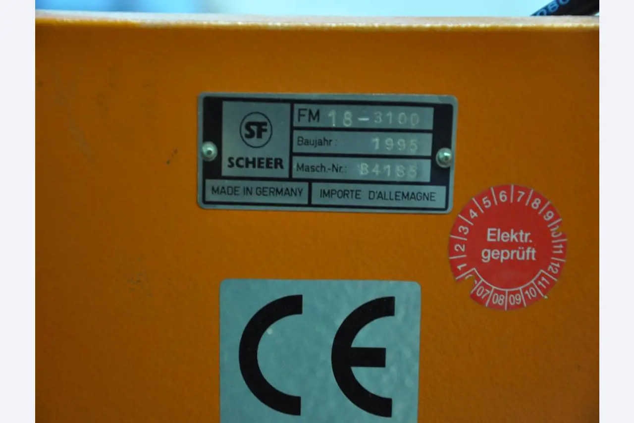 Máquinas de carpintaria da oficina de formação de uma escola profissional-2