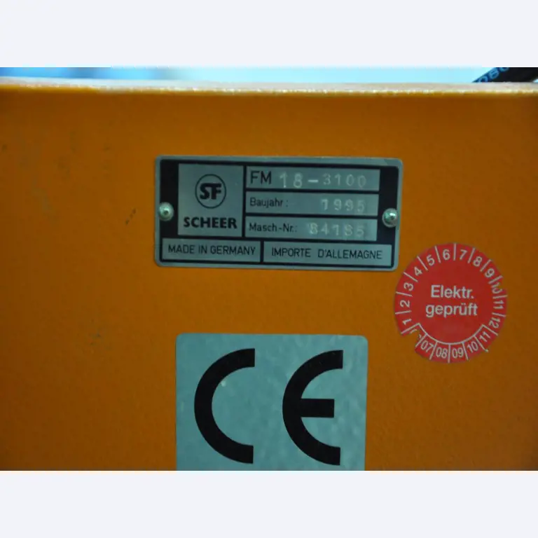 Máquinas de carpintaria da oficina de formação de uma escola profissional-2