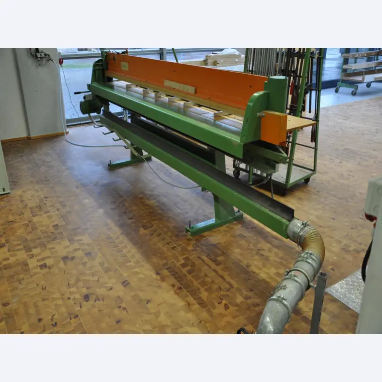 Máquinas de carpintaria da oficina de formação de uma escola profissional-1