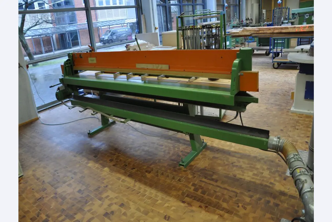 Máquinas de carpintaria da oficina de formação de uma escola profissional-3