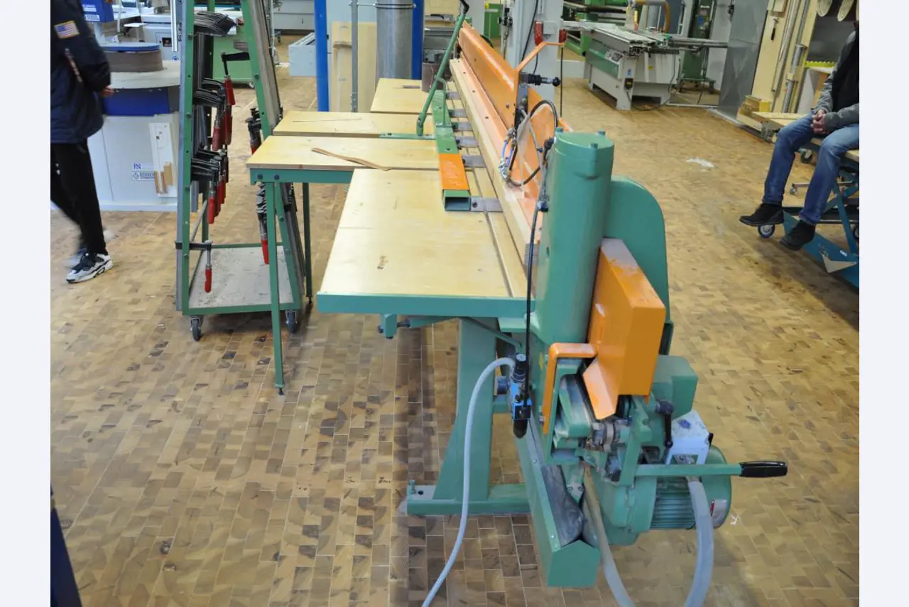 Máquinas de carpintaria da oficina de formação de uma escola profissional-4