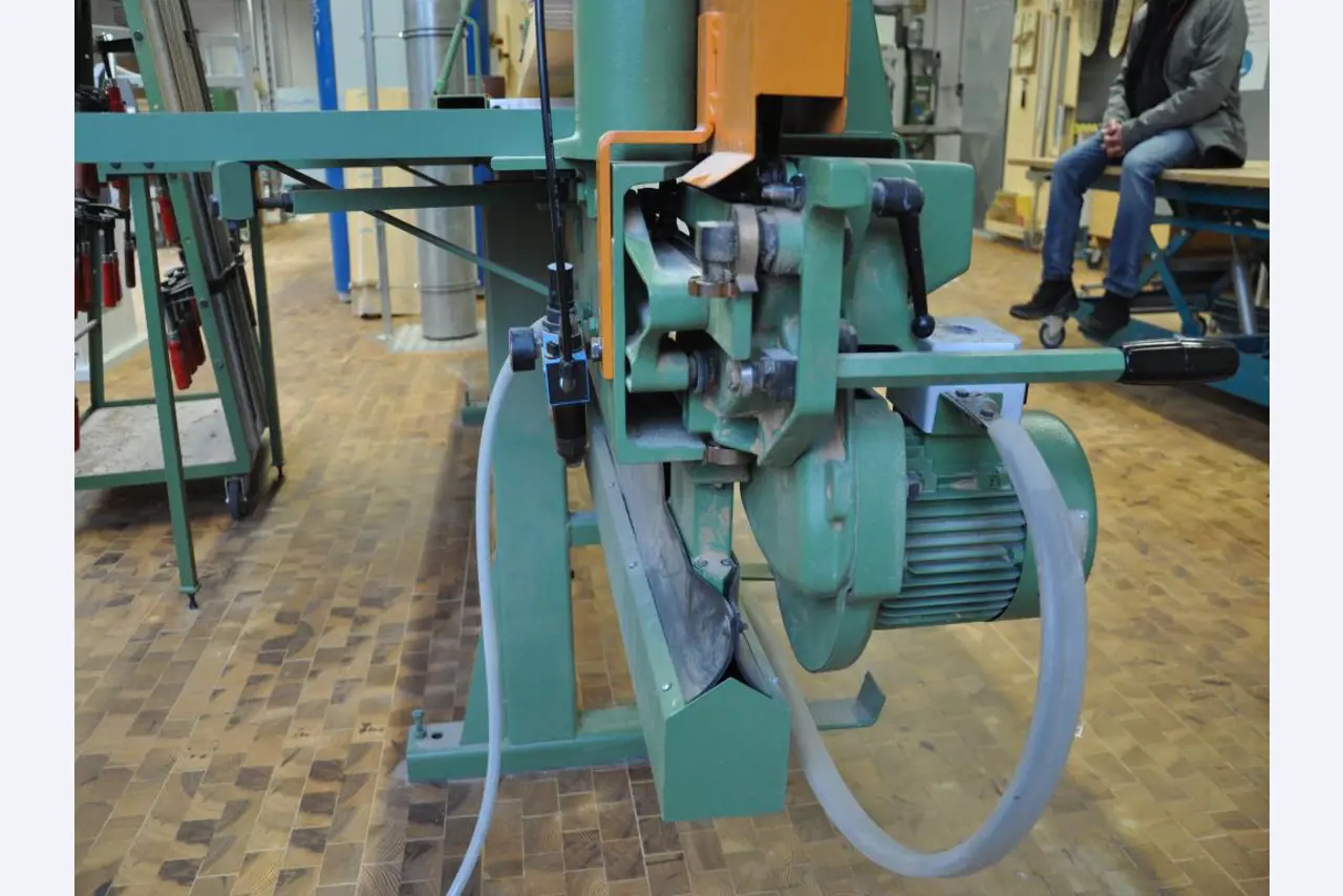 Máquinas de carpintaria da oficina de formação de uma escola profissional-5