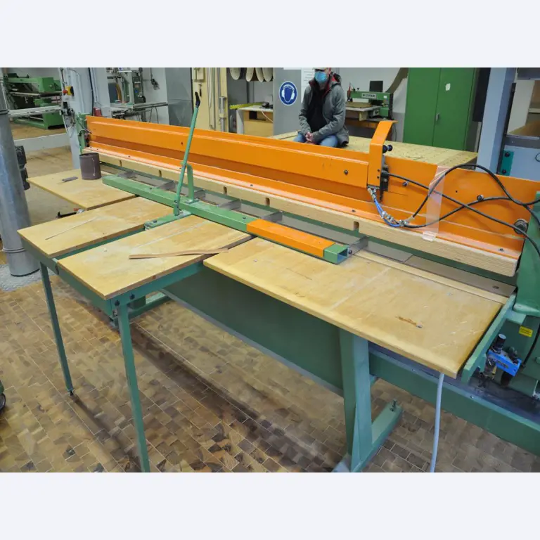 Máquinas de carpintaria da oficina de formação de uma escola profissional-6