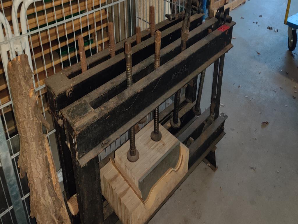 Tischlereimaschinen aus der Lehrwerkstatt einer beruflichen Schule-1