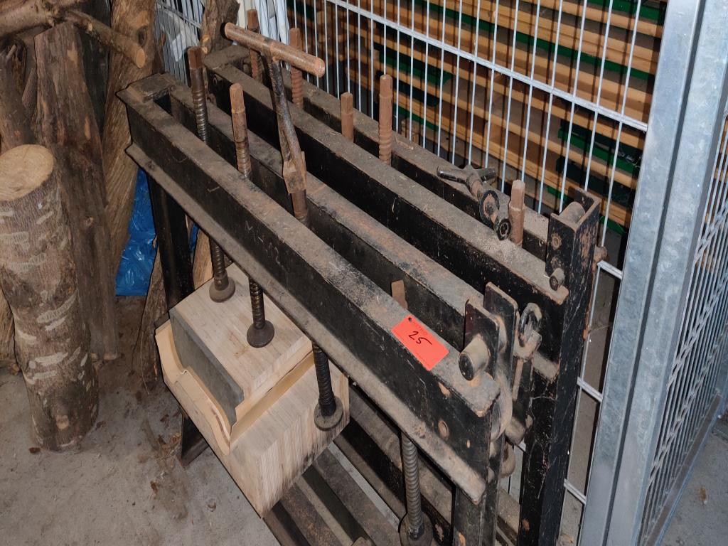 Tischlereimaschinen aus der Lehrwerkstatt einer beruflichen Schule-2