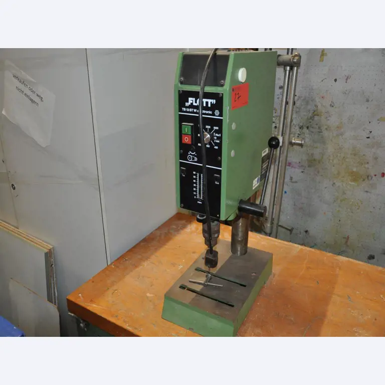 Tischlereimaschinen aus der Lehrwerkstatt einer beruflichen Schule-1