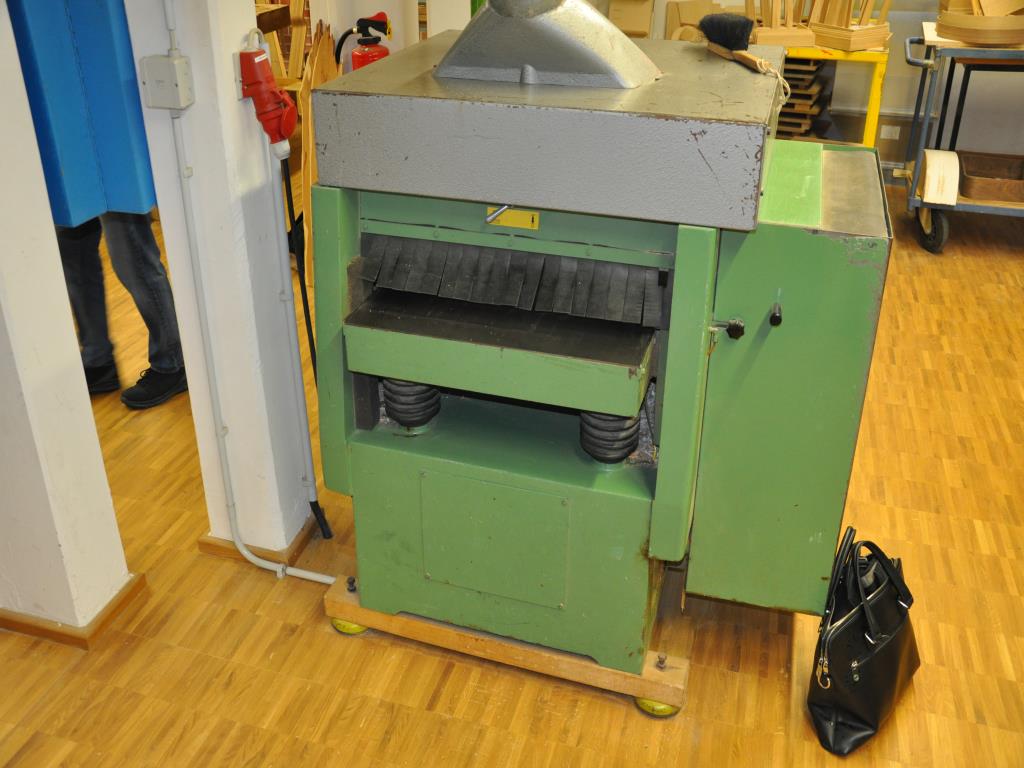 Tischlereimaschinen aus der Lehrwerkstatt einer beruflichen Schule-6