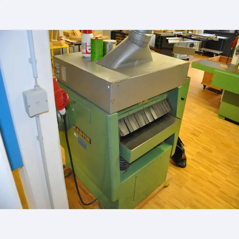 Tischlereimaschinen aus der Lehrwerkstatt einer beruflichen Schule-7