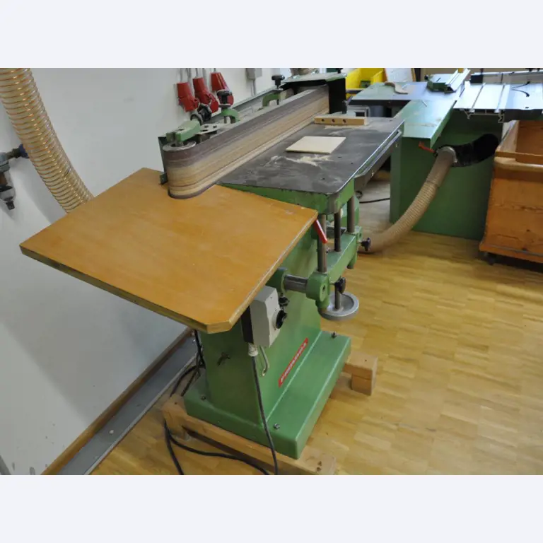 Tischlereimaschinen aus der Lehrwerkstatt einer beruflichen Schule-3