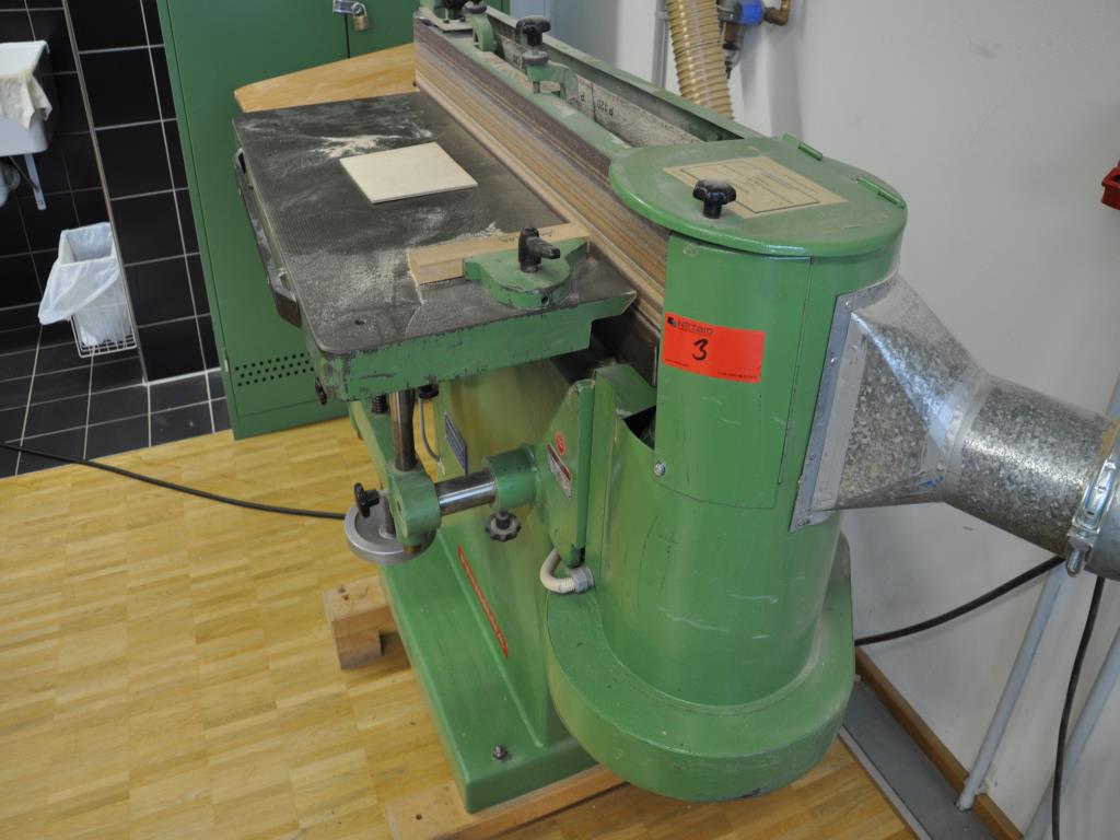 Tischlereimaschinen aus der Lehrwerkstatt einer beruflichen Schule-4