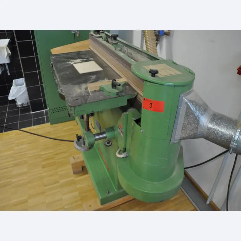 Tischlereimaschinen aus der Lehrwerkstatt einer beruflichen Schule-4