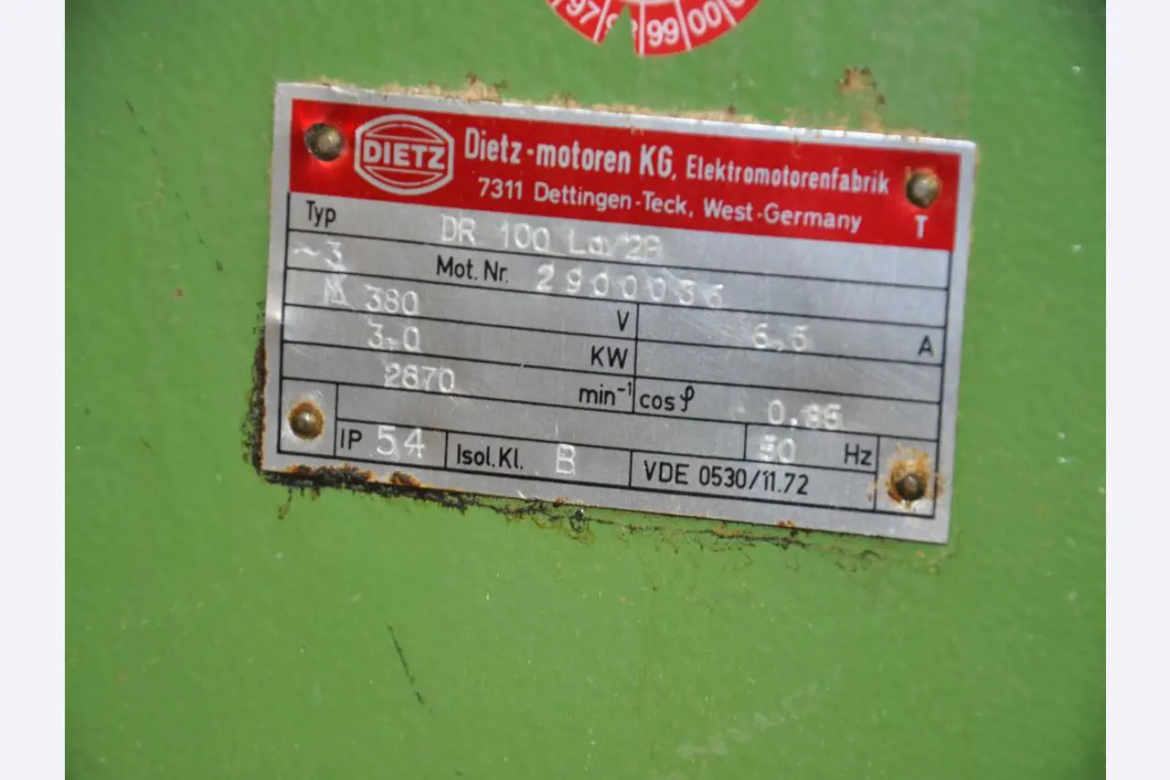 Tischlereimaschinen aus der Lehrwerkstatt einer beruflichen Schule-5