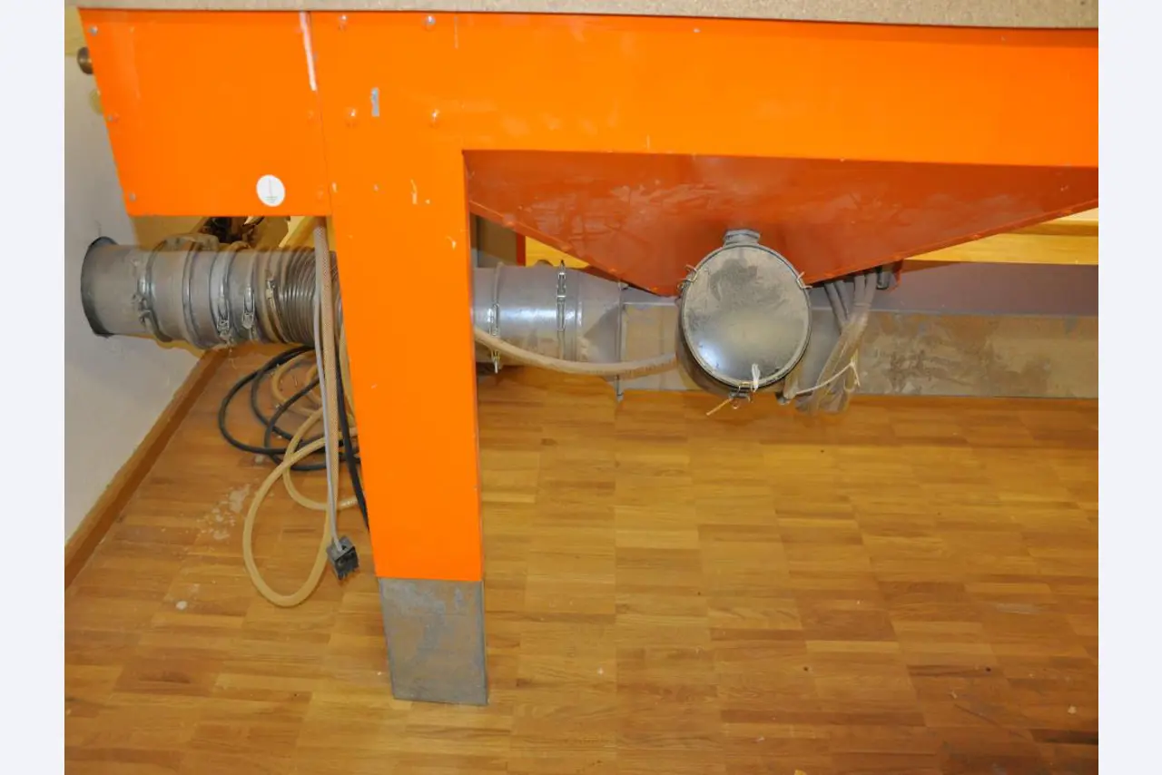 Tischlereimaschinen aus der Lehrwerkstatt einer beruflichen Schule-2