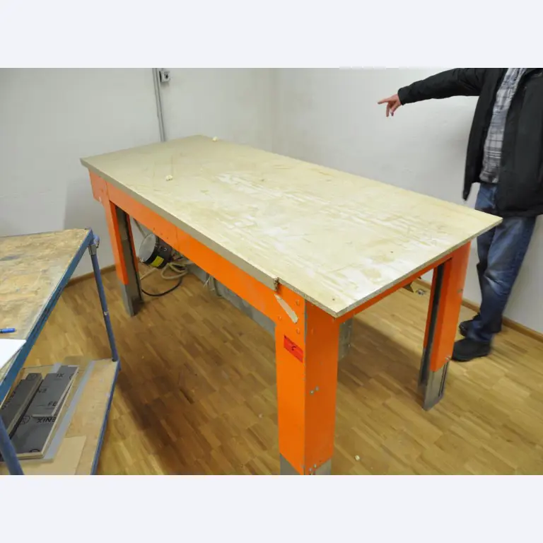 Tischlereimaschinen aus der Lehrwerkstatt einer beruflichen Schule-3