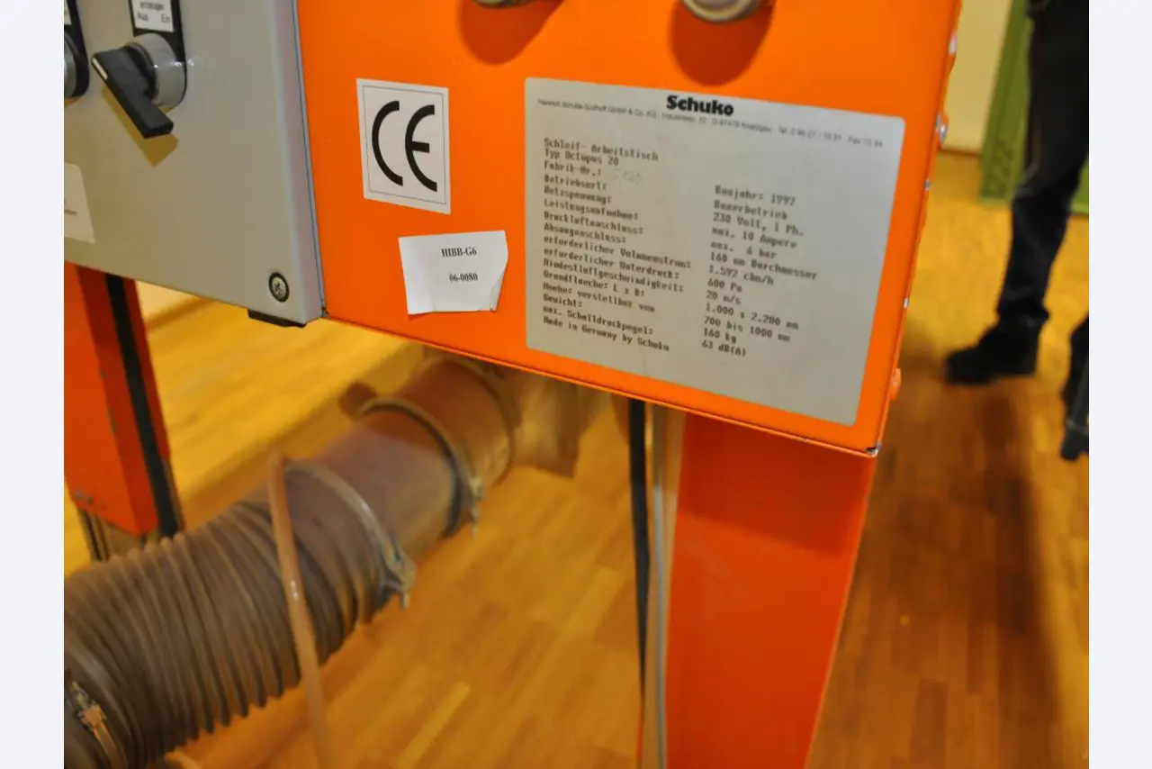 Tischlereimaschinen aus der Lehrwerkstatt einer beruflichen Schule-4