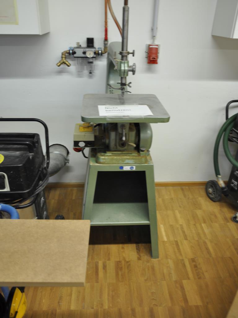 Máquinas de carpintería del taller de formación de una escuela profesional-3