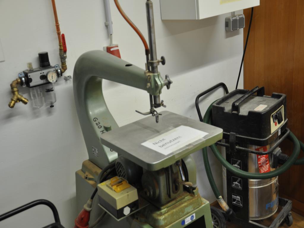 Máquinas de carpintería del taller de formación de una escuela profesional-5