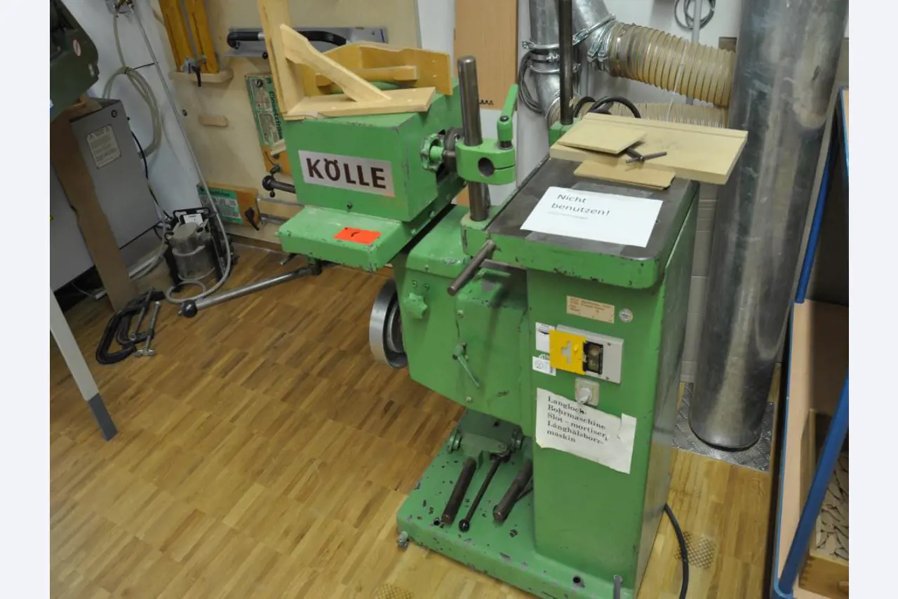 Tischlereimaschinen aus der Lehrwerkstatt einer beruflichen Schule-1