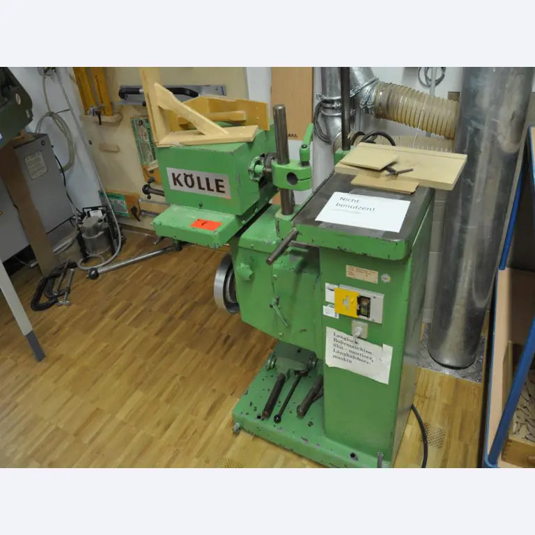 Tischlereimaschinen aus der Lehrwerkstatt einer beruflichen Schule-1