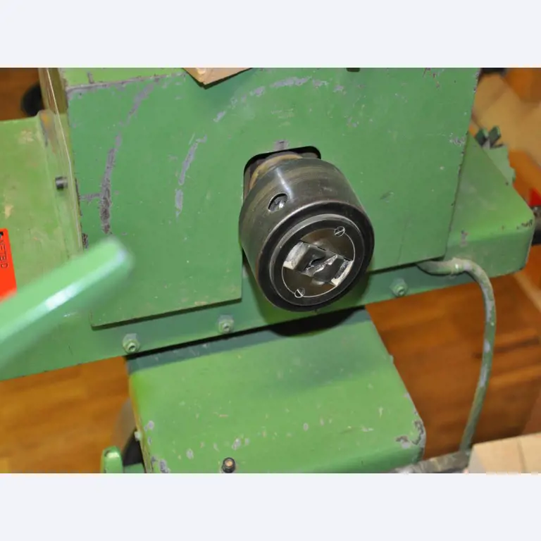 Tischlereimaschinen aus der Lehrwerkstatt einer beruflichen Schule-3