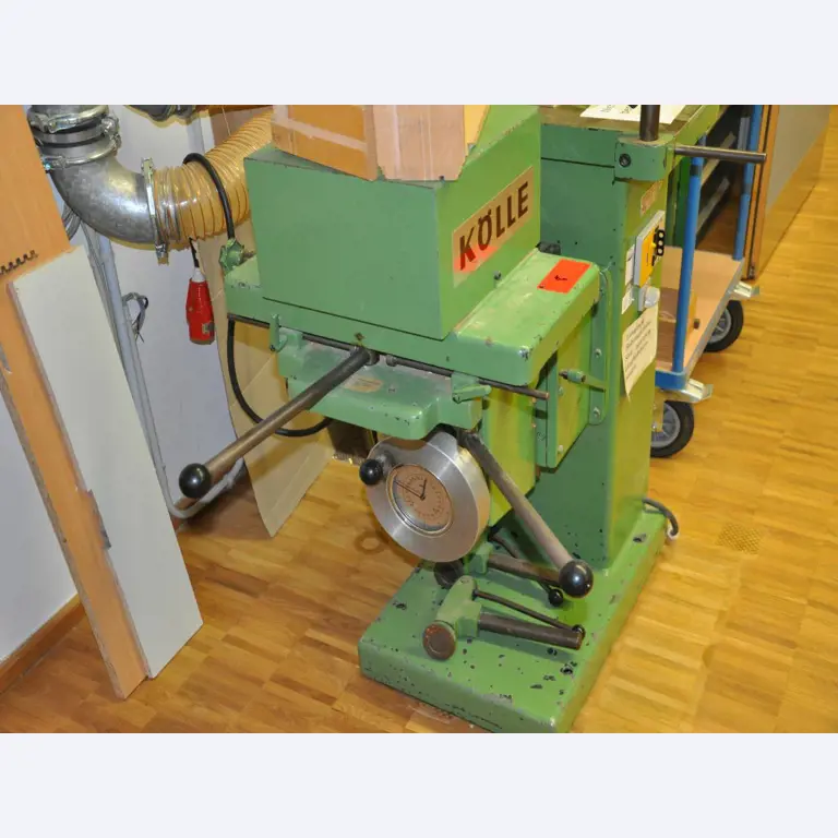 Tischlereimaschinen aus der Lehrwerkstatt einer beruflichen Schule-4