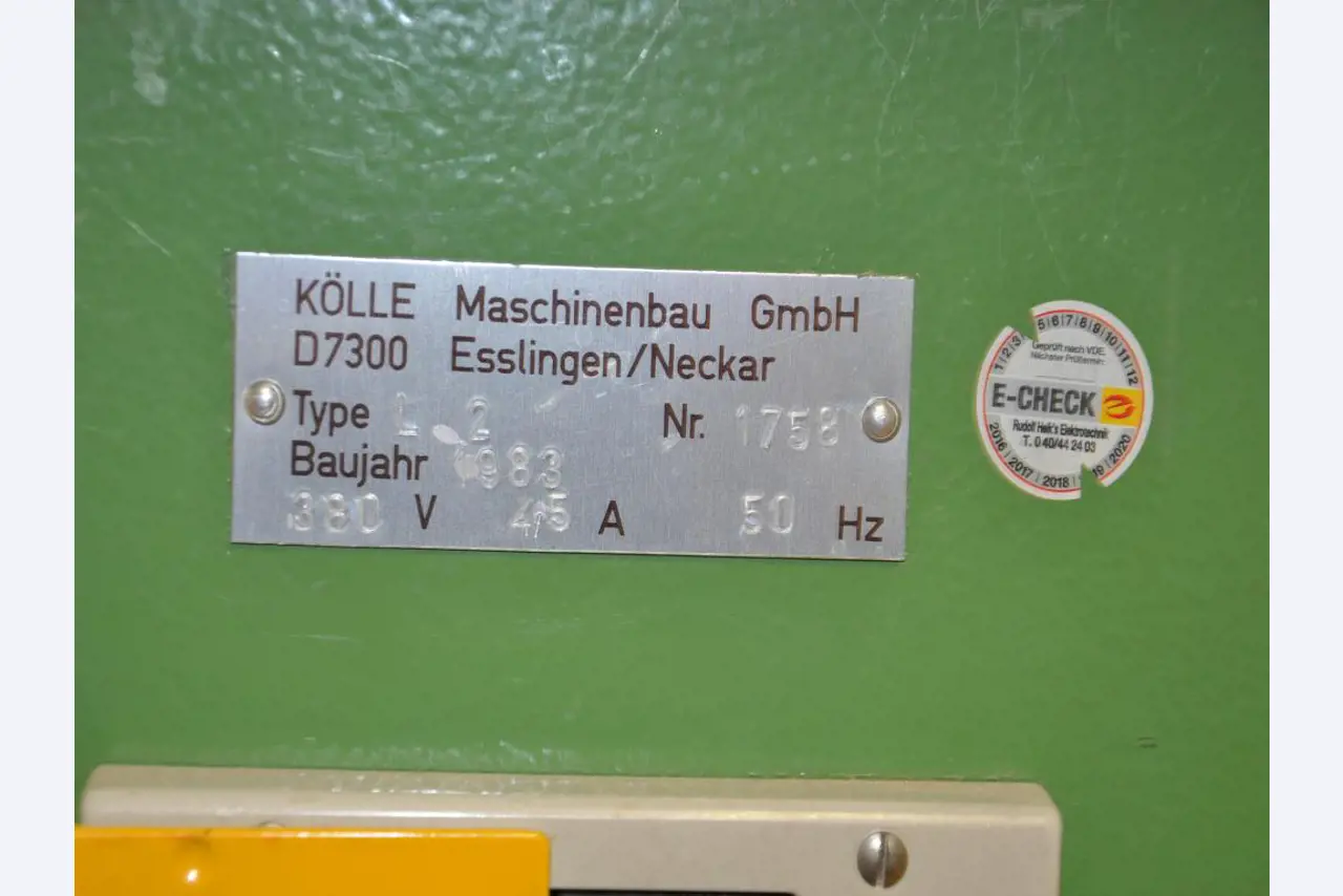 Tischlereimaschinen aus der Lehrwerkstatt einer beruflichen Schule-5